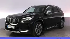 Svart Begagnad 2023 BMW iX1 xLine SUV | 419 900 kr (Superpris)
