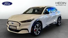 Vit (white) Begagnad 2023 Ford Mustang Mach-E SUV | 499 900 kr (Marknadspris)