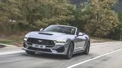 Grå Ny 2024 Ford Mustang GT Cab | 743 900 kr
