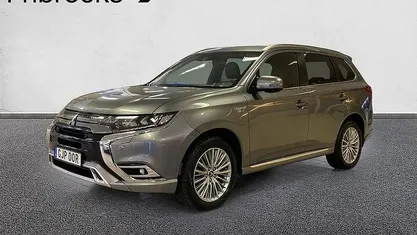Begagnad Mitsubishi Outlander 224 HK (164 kW) 2019 Grå SUV