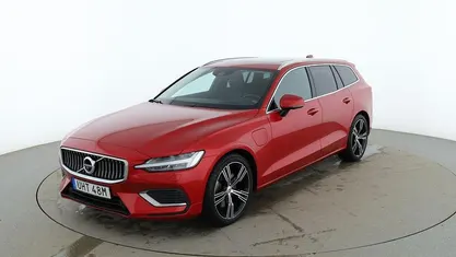Röd Begagnad 2020 Volvo V60 Inscription Kombi | 305 000 kr (Marknadspris)