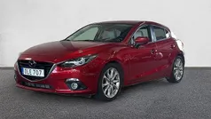 Röd Begagnad 2015 Mazda 3 Optimum Halvkombi | 149 000 kr (Marknadspris)
