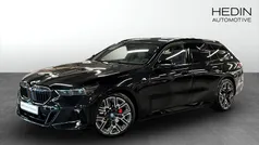 Svart (black) Begagnad 2025 BMW 530e M Sport Kombi | 718 700 kr (Marknadspris)