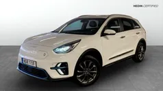 Vit (white) Begagnad 2021 Kia e-Niro Advance SUV | 269 900 kr (Marknadspris)
