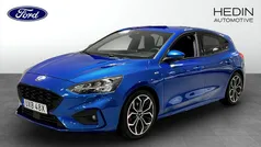 Blå Begagnad 2020 Ford Focus ST-Line Halvkombi | 174 900 kr (Marknadspris)