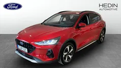 Röd Begagnad 2022 Ford Focus Active Halvkombi | 199 900 kr (Marknadspris)