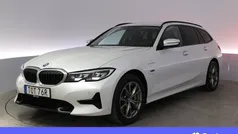 Vit Begagnad 2021 BMW 330e Sport Line Kombi | 301 900 kr (Bra pris)