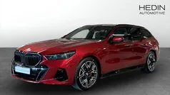Röd (red) Begagnad 2025 BMW 530e M Sport Kombi | 718 700 kr (Marknadspris)