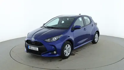 Blå Begagnad 2022 Toyota Yaris Hybrid Comfort Sedan | 213 000 kr (Marknadspris)