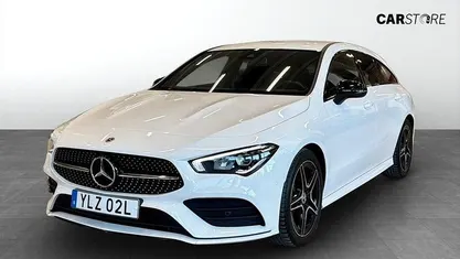 Vit Begagnad 2022 Mercedes CLA200 Shooting Brake AMG Kombi | 299 900 kr (Marknadspris)