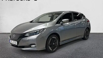 Grå Begagnad 2022 Nissan Leaf N-Connecta Halvkombi | 169 800 kr (Marknadspris)