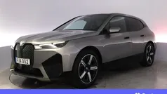 Grå Begagnad 2022 BMW iX Sport Line SUV | 534 900 kr (Marknadspris)