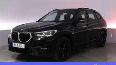 Svart Begagnad 2021 BMW X1 Sport Line SUV | 315 900 kr (Marknadspris)