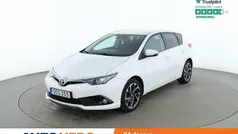 Vit Begagnad 2016 Toyota Auris Active Halvkombi | 125 000 kr (Marknadspris)