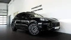 Svart (black) Ny 2025 Porsche Cayenne SUV | 1 589 800 kr (Marknadspris)