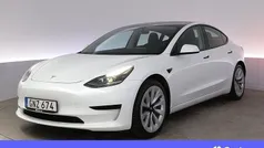 Vit Begagnad 2022 Tesla Model 3 Standard Range Plus Sedan | 339 900 kr (Marknadspris)