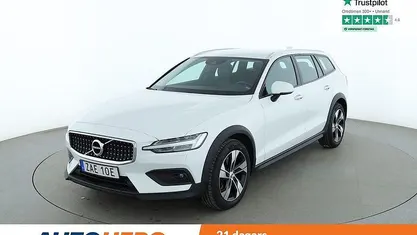 Vit Begagnad 2019 Volvo V60 CC Momentum Kombi | 276 000 kr (Lite dyr)