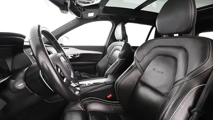 Svart Begagnad 2016 Volvo XC90 R-Design SUV | 407 000 kr (Marknadspris)