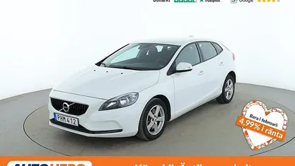 Vit Begagnad 2017 Volvo V40 Kinetic Halvkombi | 167 000 kr (Marknadspris)