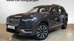 Grå Begagnad 2022 Volvo XC90 Plus SUV | 659 900 kr (Marknadspris)