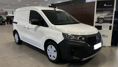 Svart Ny 2025 Nissan Townstar N-Connecta Van | 383 400 kr (Marknadspris)
