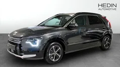 Grå (grey) Ny 2025 Kia Niro Advance SUV | 367 600 kr (Superpris)