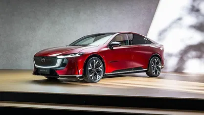 Ny Mazda 6e Takumi-Line 189 kW (258 HK) 2025 Soul red cerystal metallic (46v) Halvkombi