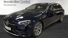 Mörkblå (blue) Begagnad 2021 Mercedes E220 AMG Kombi | 329 900 kr (Marknadspris)