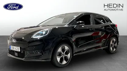 Svart (black) Ny 2025 Ford Puma Gen-E SUV | 397 375 kr (Marknadspris)