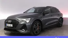 Grå Begagnad 2020 Audi e-tron S-Line SUV | 334 900 kr (Marknadspris)