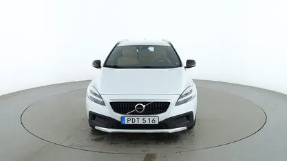 Vit Begagnad 2016 Volvo V40 CC Momentum Kombi | 169 000 kr (Marknadspris)