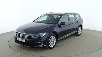 Blå Begagnad 2016 VW Passat GTE Kombi | 142 000 kr (Marknadspris)
