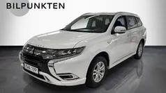 Vit Begagnad 2019 Mitsubishi Outlander P-HEV Kombi | 219 900 kr (Bra pris)