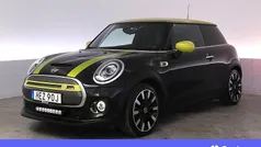 Svart Begagnad 2020 Mini Cooper SE Halvkombi | 201 900 kr (Marknadspris)
