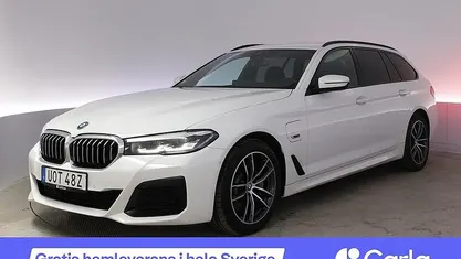 Vit Begagnad 2022 BMW 530e M Sport Kombi | 369 900 kr (Marknadspris)