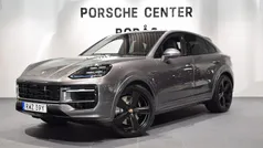 Mörkgrå (grey) Ny 2025 Porsche Cayenne S E-Hybrid Black Edition SUV | 1 716 100 kr (Marknadspris)