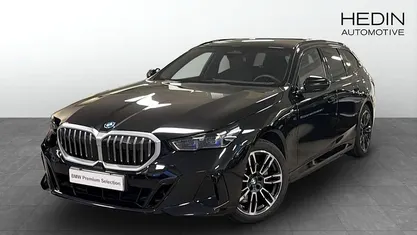 Svart Begagnad 2025 BMW 530e M Sport Kombi | 609 700 kr (Superpris)