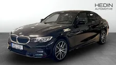 Svart (black) Begagnad 2019 BMW 330e Sedan | 299 900 kr (Marknadspris)
