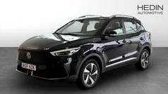 Svart (black) Begagnad 2022 MG ZS Luxury Sedan | 244 900 kr (Bra pris)