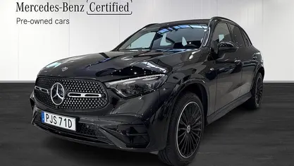 Svart Begagnad 2025 Mercedes GLC300e Premium SUV | 719 900 kr (Marknadspris)