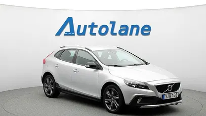 Bright silver metallic Begagnad 2018 Volvo V40 CC Kombi | 169 900 kr (Marknadspris)