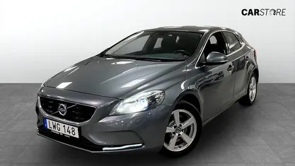 Grå Begagnad 2016 Volvo V40 Momentum Halvkombi | 139 900 kr (Lite dyr)