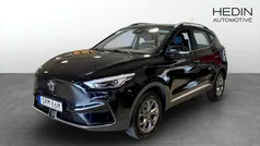 Svart (black) Begagnad 2022 MG ZS Luxury Sedan | 249 900 kr (Superpris)