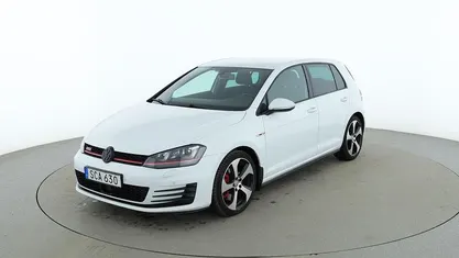 Vit Begagnad 2016 VW Golf VII GTI Halvkombi | 174 000 kr (Marknadspris)