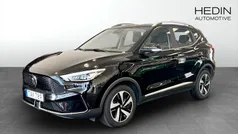 Svart (black) Begagnad 2022 MG ZS Luxury Sedan | 249 900 kr (Superpris)
