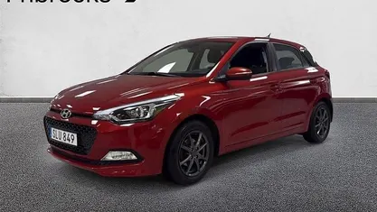 Röd Begagnad 2014 Hyundai i20 Comfort Halvkombi | 89 800 kr (Marknadspris)