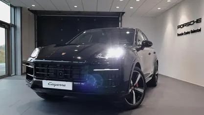 Svart Ny 2026 Porsche Cayenne S E-Hybrid Black Edition SUV | 1 686 400 kr (Marknadspris)