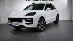 Grå (grey) Ny 2025 Porsche Cayenne SUV | 1 584 900 kr (Marknadspris)