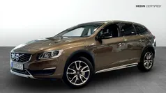 Begagnad 2017 Volvo V60 CC Summum Kombi | 235 000 kr (Marknadspris)