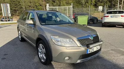 Begagnad Skoda Octavia Scout 160 HK (117 kW) 2011 Ljusbrun Kombi